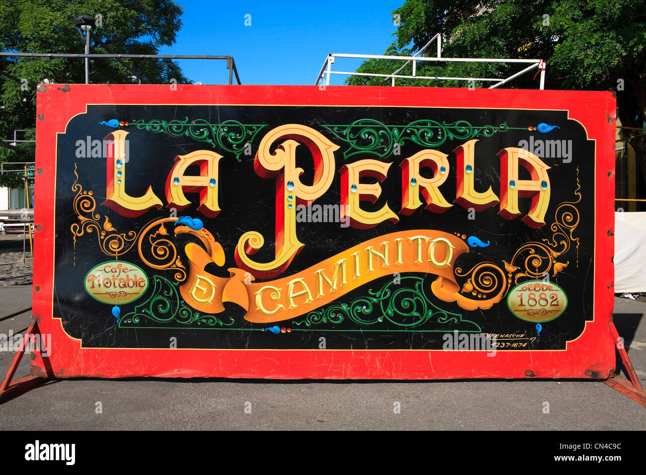 Argentina, Buenos Aires, La Boca district, La Perla de Caminito segno  indicante un cantante di tango a Mendoza Avenue vicino a Caminito Foto  stock - Alamy