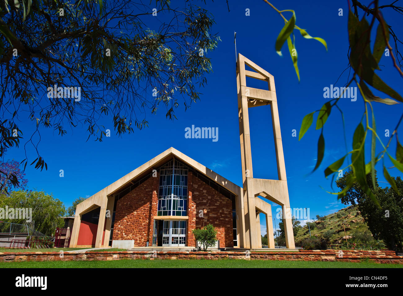 Australia, Territorio del Nord, Alice Springs, Nostra Signora del Sacro Cuore, costruito con pietra Ooraminna nel 1969 Foto Stock