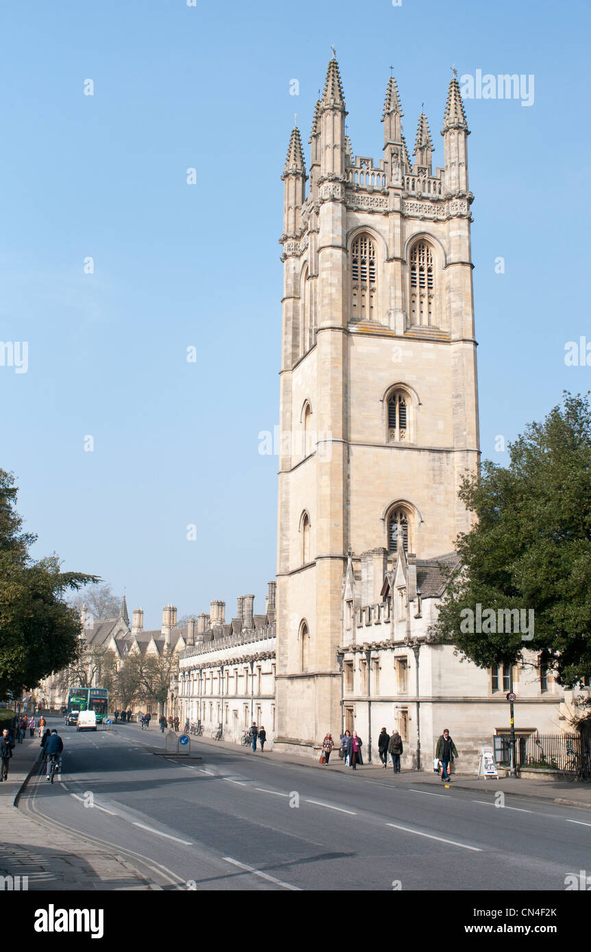 Maddalena Grande Torre è una torre campanaria ed è una delle parti più antiche di Magdalen College di Oxford. La costruzione iniziò nel 1492. Foto Stock