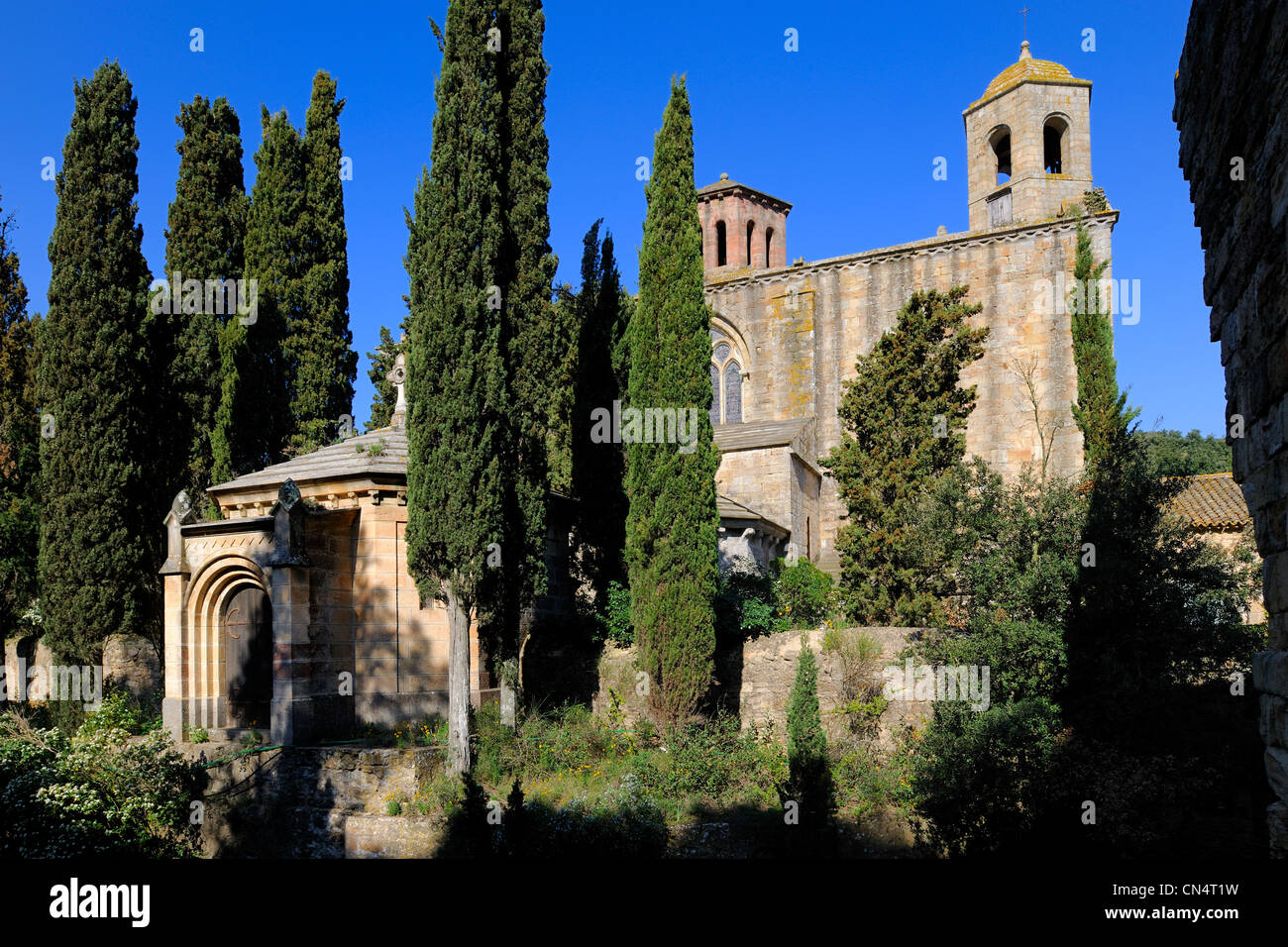 Francia, Aude, Fonfroide Abbazia cistercense, il retro della chiesa Foto Stock