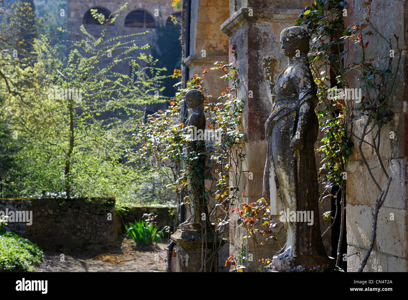 Francia, Aude, Fonfroide Abbazia cistercense, facciata dell'edificio dai fratelli laici Foto Stock