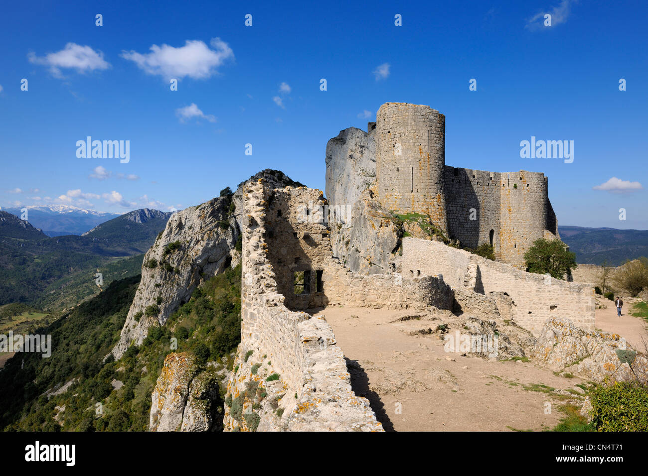 Francia, Aude, Peyrepertuse, le rovine del castello cataro costruita nel XII secolo, mastio del tribunale inferiore Foto Stock