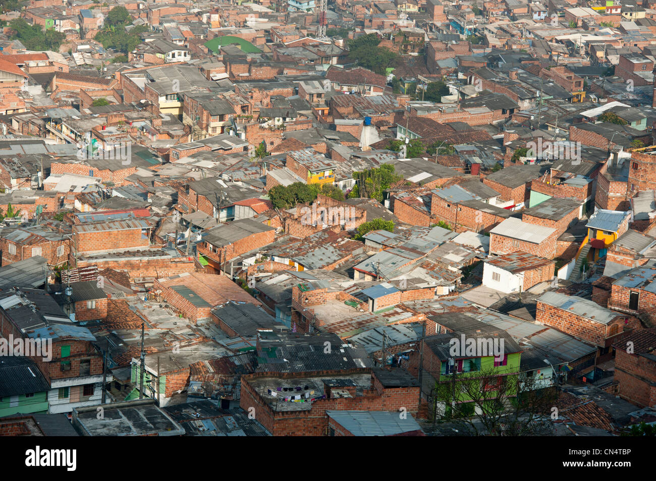 La Colombia, dipartimento di Antioquia, Medellin, Santo Domingo Savio quartiere abitato da famiglie povere (favela) Foto Stock