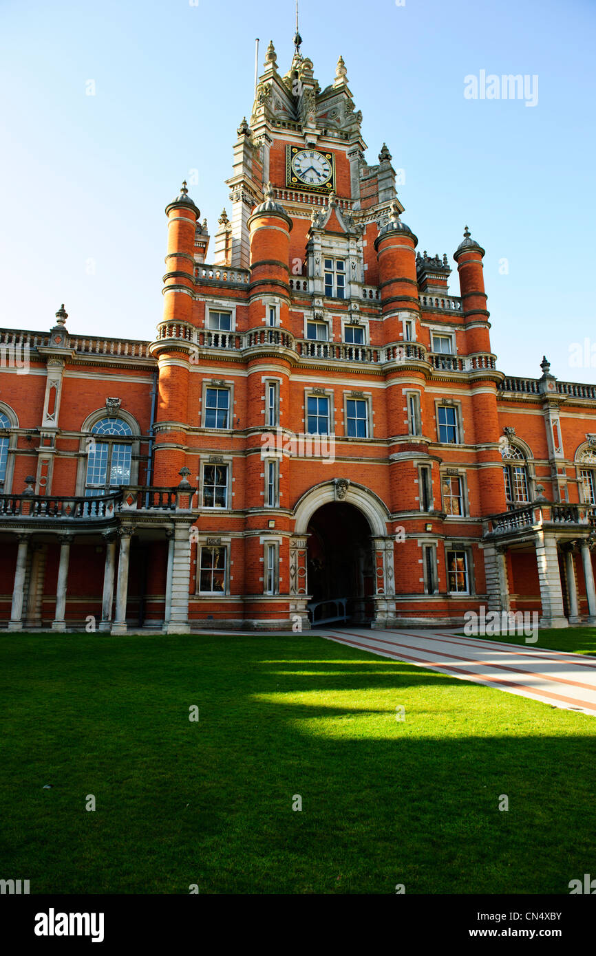 Vista del cortile interno e facciata,Royal Holloway College era una donna-unica istituzione,ufficialmente aperto 1886 dalla regina Victoria Foto Stock