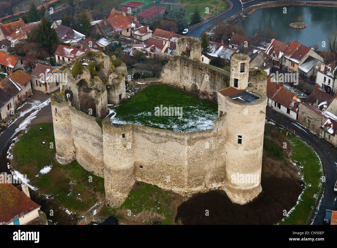 Francia, Allier, Billy, il castello del XII secolo (vista aerea) Foto Stock