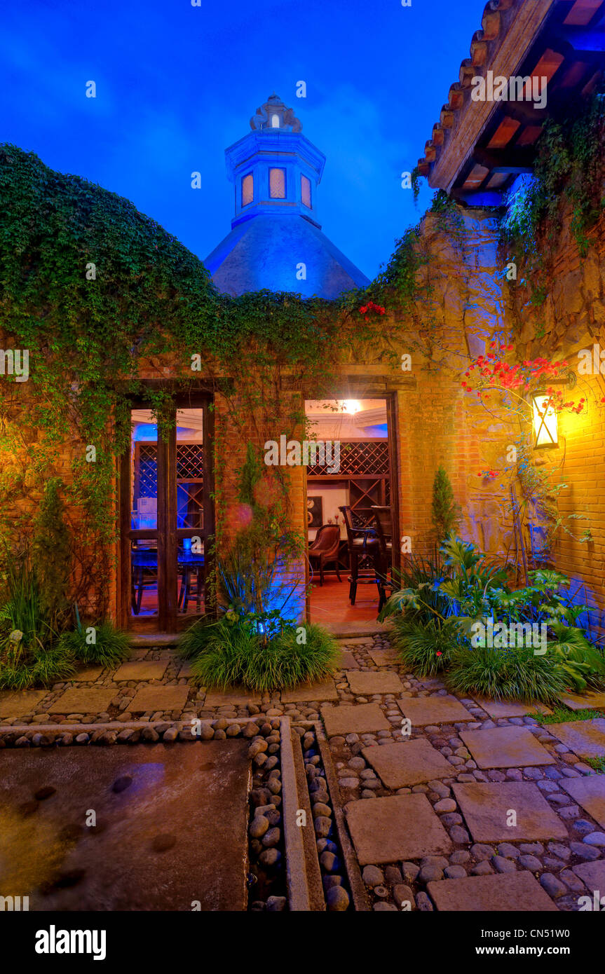 Il cortile e il bar a El Convento in Antigua Guatemala. Foto Stock