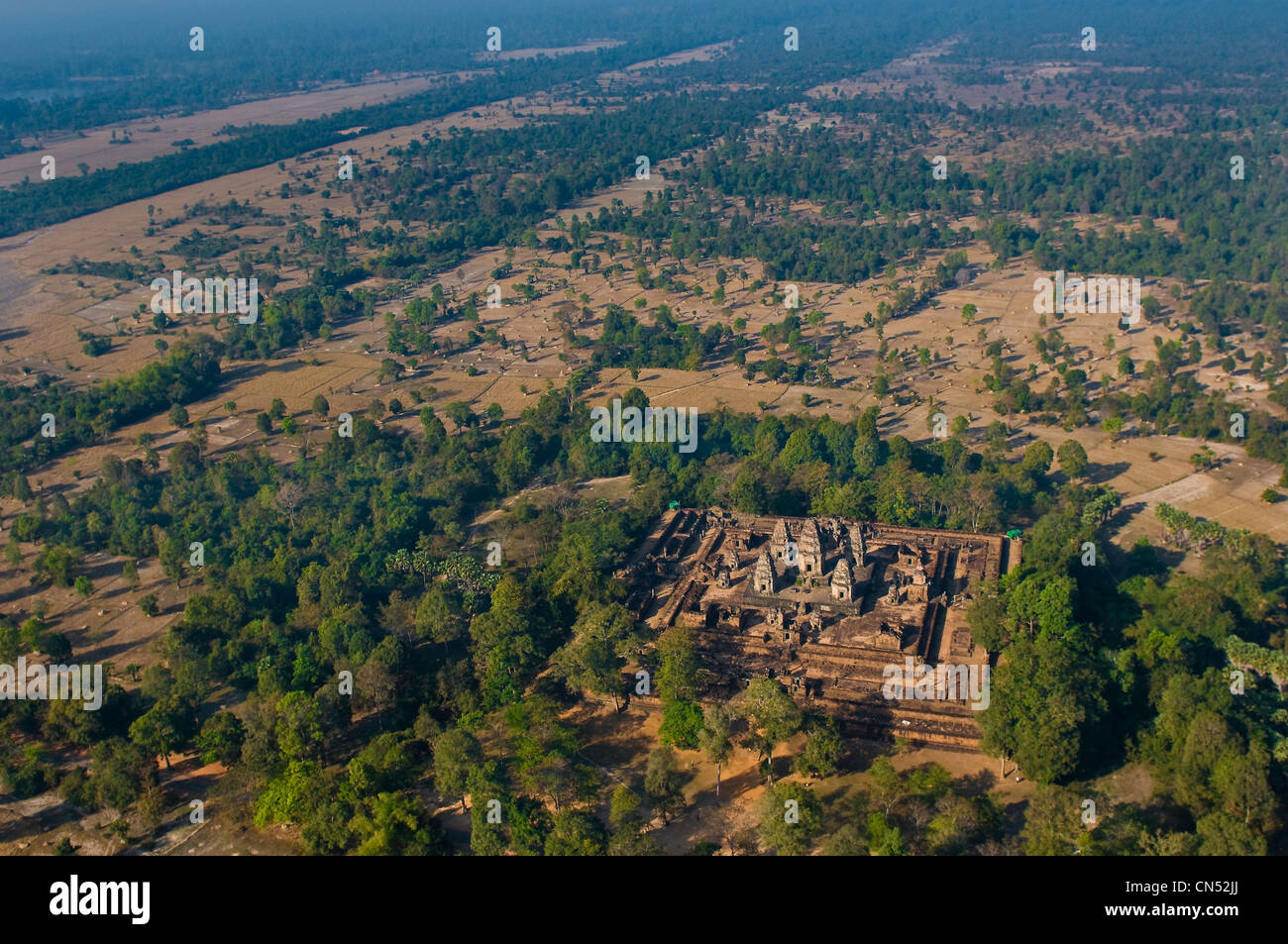 Cambogia Siem Reap Provincia, Angkor sito elencato come patrimonio mondiale dall' UNESCO, Pre Rup del decimo secolo (vista aerea) Foto Stock