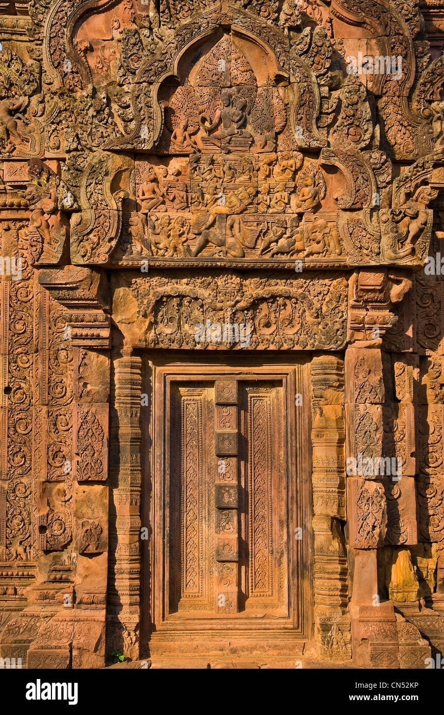 Cambogia Siem Reap Provincia, Angkor sito elencato come patrimonio mondiale dall' UNESCO, Banteay Srei tempio del decimo secolo Foto Stock