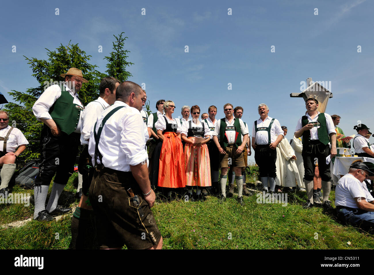 In Germania, in Baviera, Pfronten, folk festival open-air messa sul Monte Breitenberg Foto Stock
