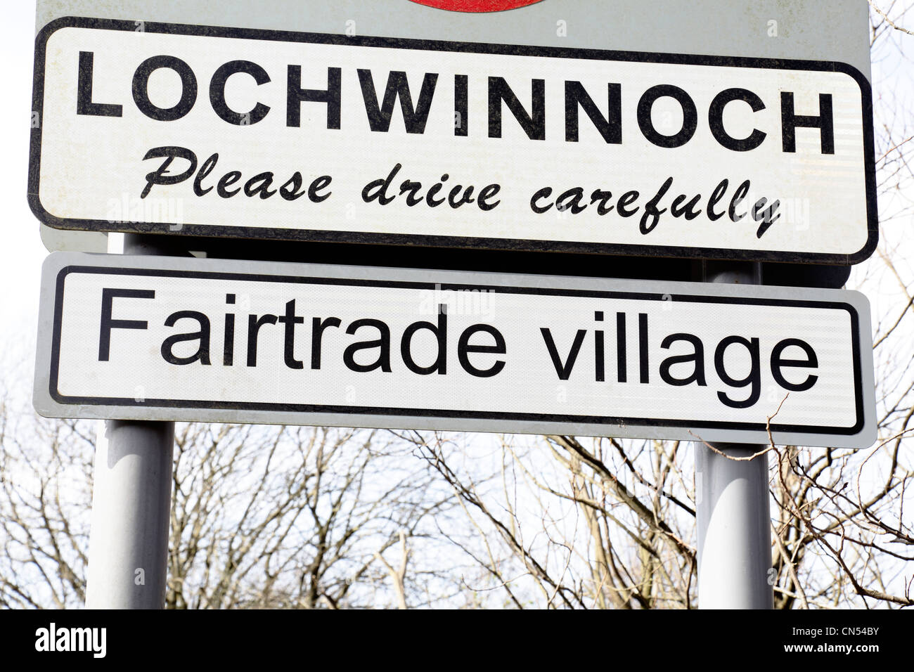 Cartello Fairtrade Village, Lochwinnoch, Renfrewshire, Scozia, Regno Unito Foto Stock