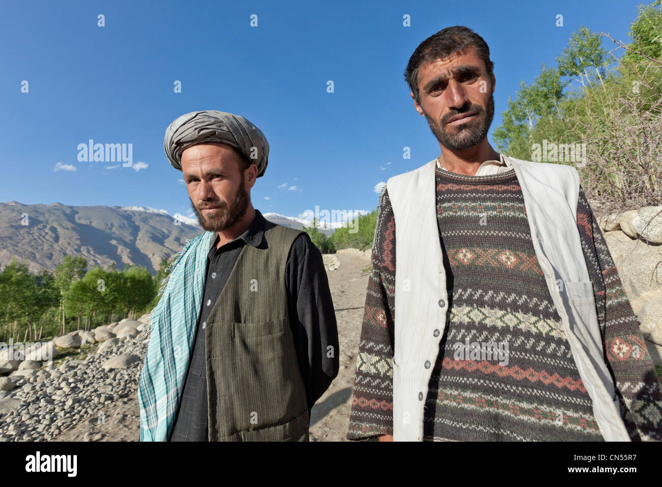 Afghanistan, Badakshan provincia, Ishkashim, due agricoltori Foto Stock