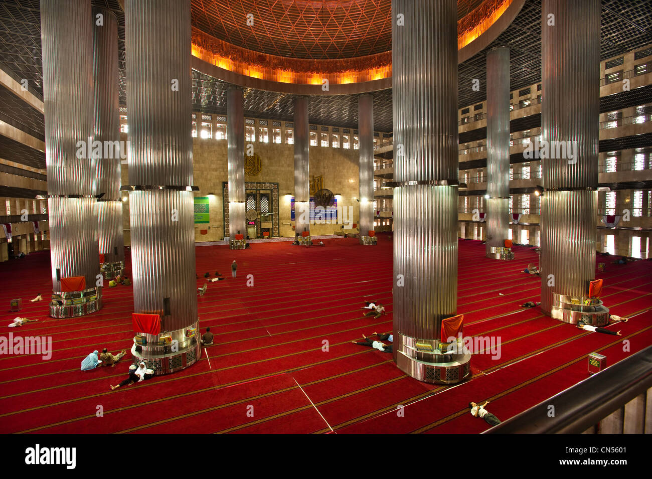 Indonesia, Java, Giacarta, l' Istiqlal o Masjid Istiqlal moschea, la più grande moschea in Asia Foto Stock