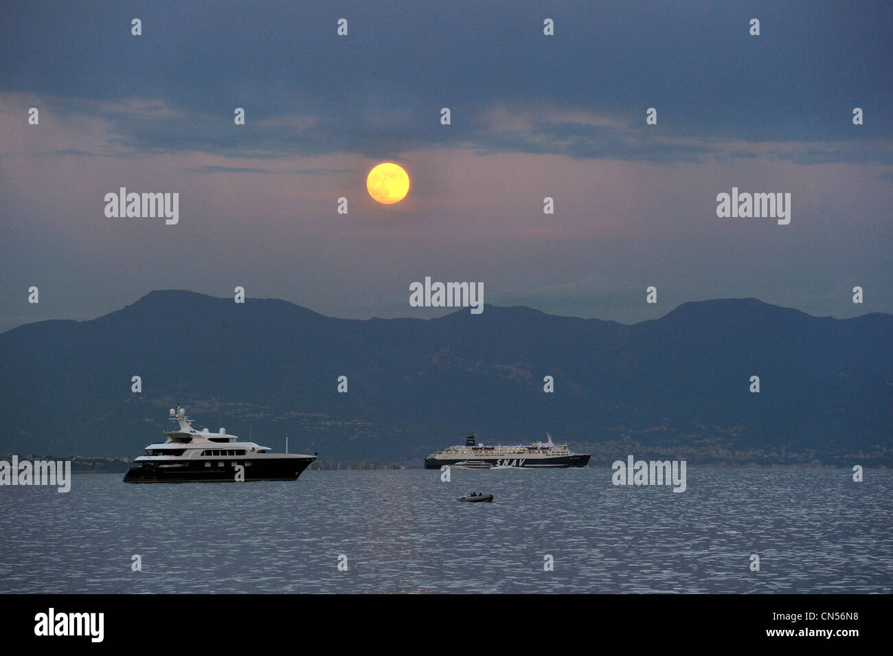 L'Italia, Campania, Golfo di Napoli, Napoli, vista dal Lungomare Foto Stock