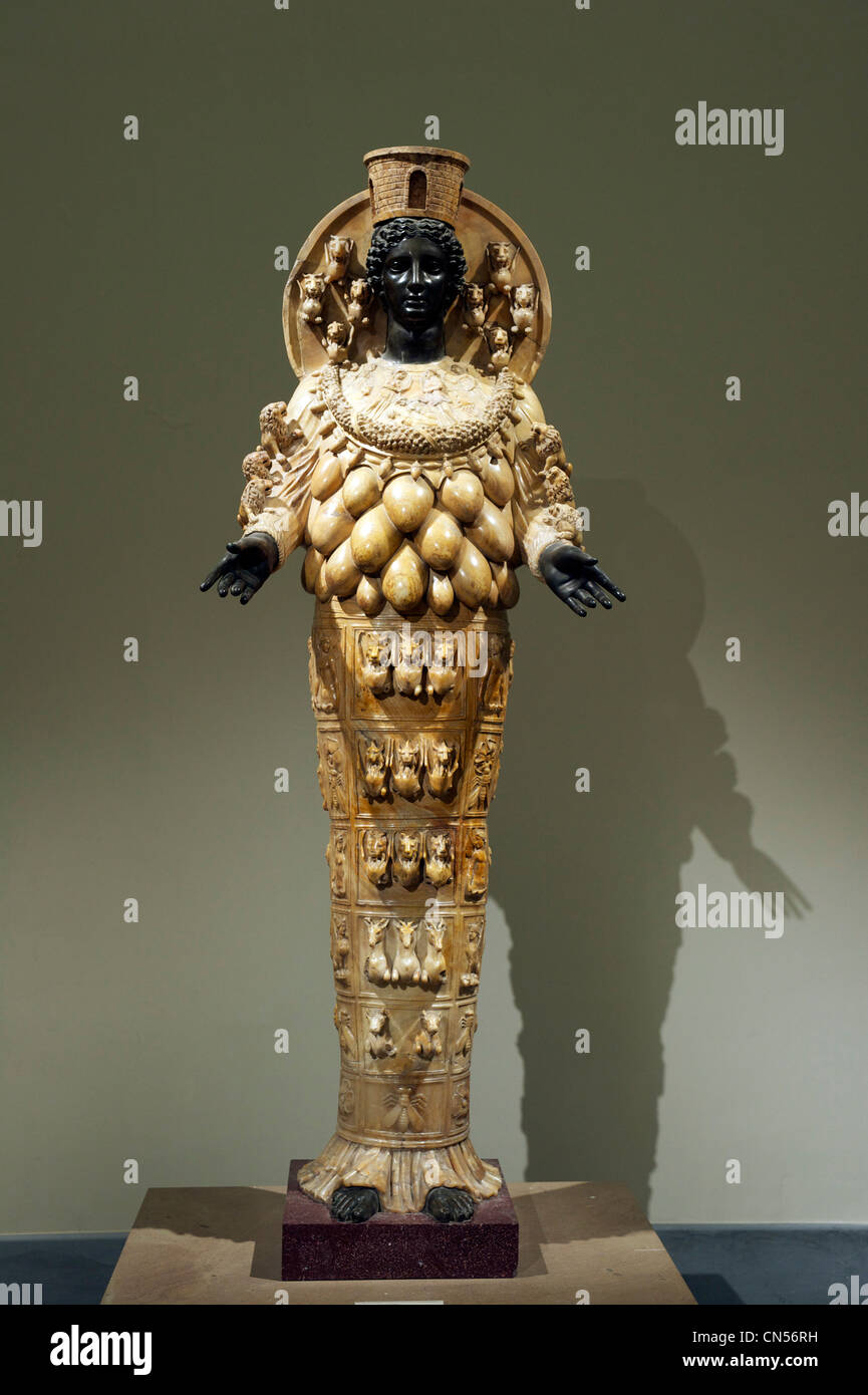 L'Italia, Campania, Napoli, Museo Archeologico Nazionale, Artemis di Efeso, alabastro e la statua in bronzo, II secolo D.C. Foto Stock