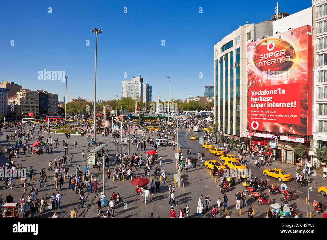 Turchia, Istanbul, Beyoglu, quartiere Taksim, Piazza Taksim Foto Stock