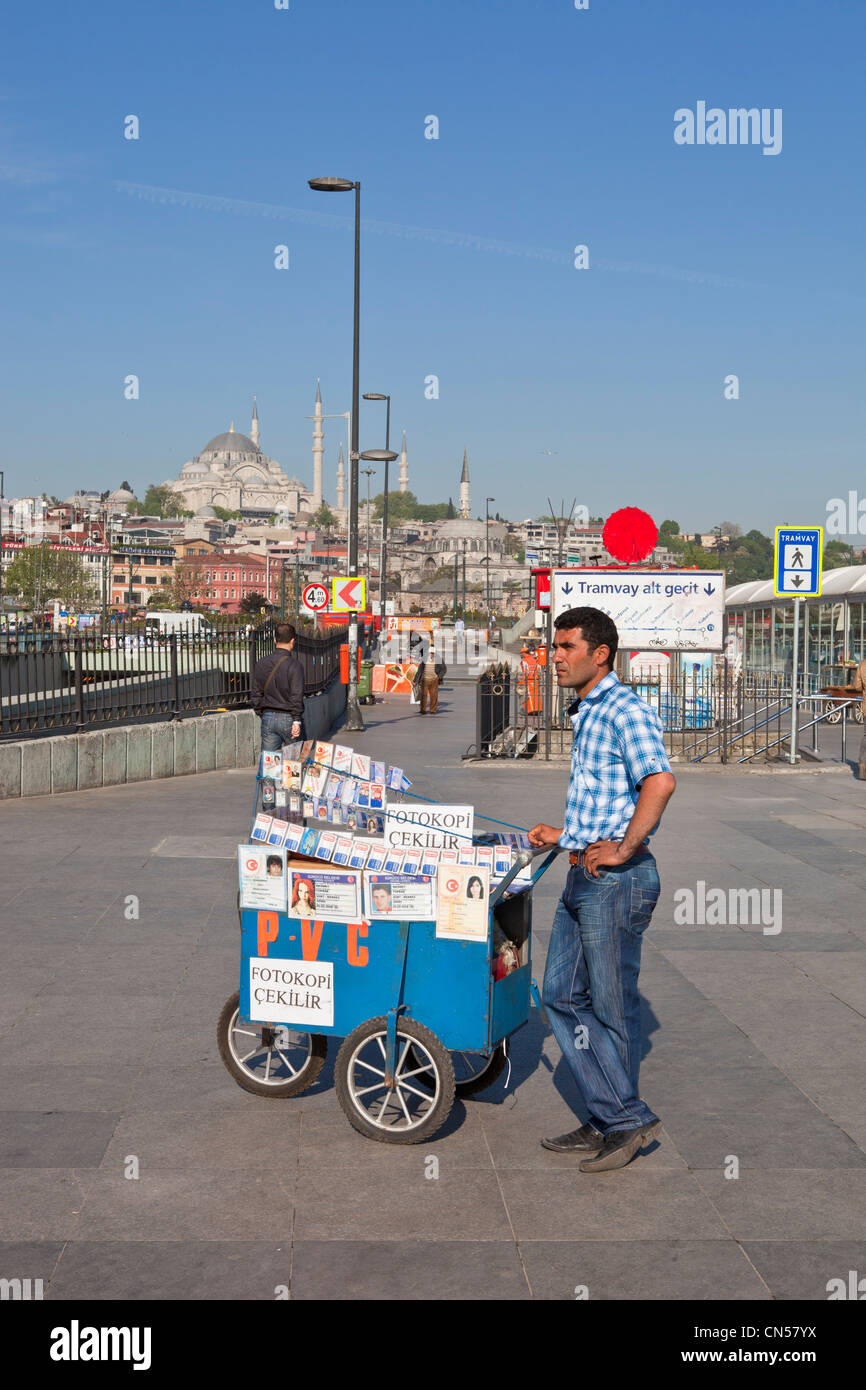 Turchia, Istanbul, Eminönü district, venditore ambulante Foto Stock