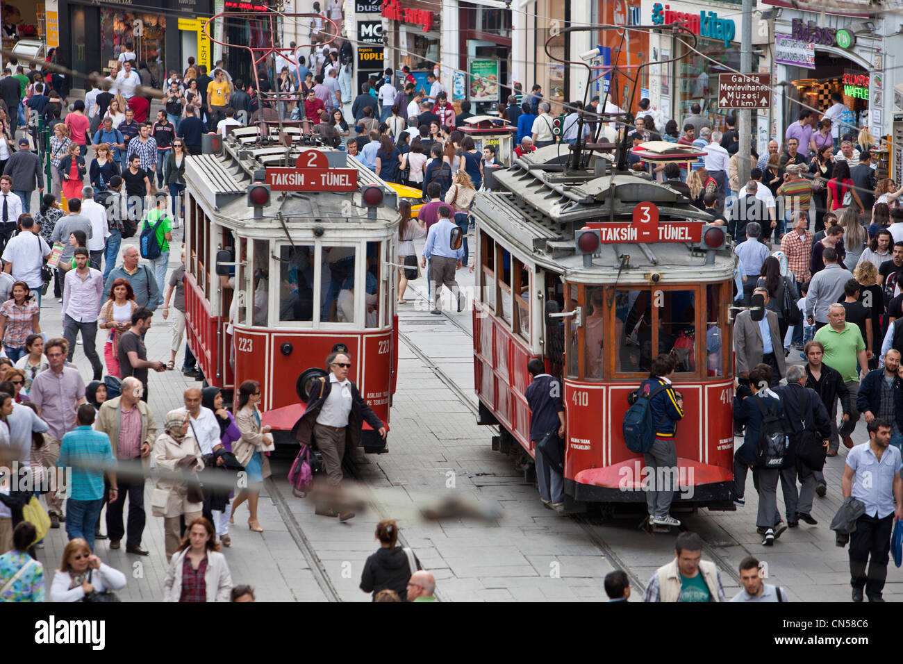 Turchia, Istanbul, Beyoglu, quartiere Taksim, strada dello shopping Istiklal Caddesi, il passaggio di pera o Cicek Pasaji (Fiore Foto Stock