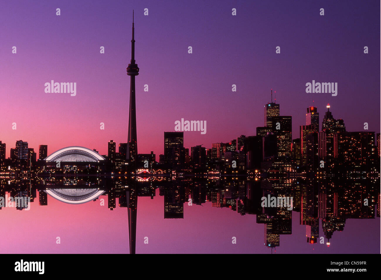 Toronto skyline al tramonto, Toronto, Ontario Foto Stock