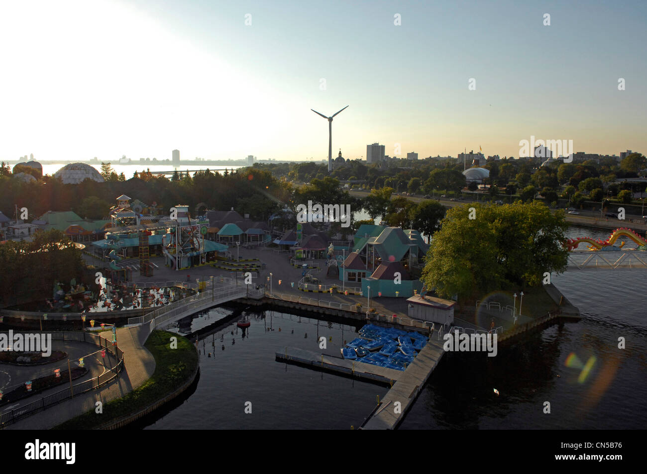 Vista della città del West Skyline da Ontario Place, Toronto, Ontario Foto Stock