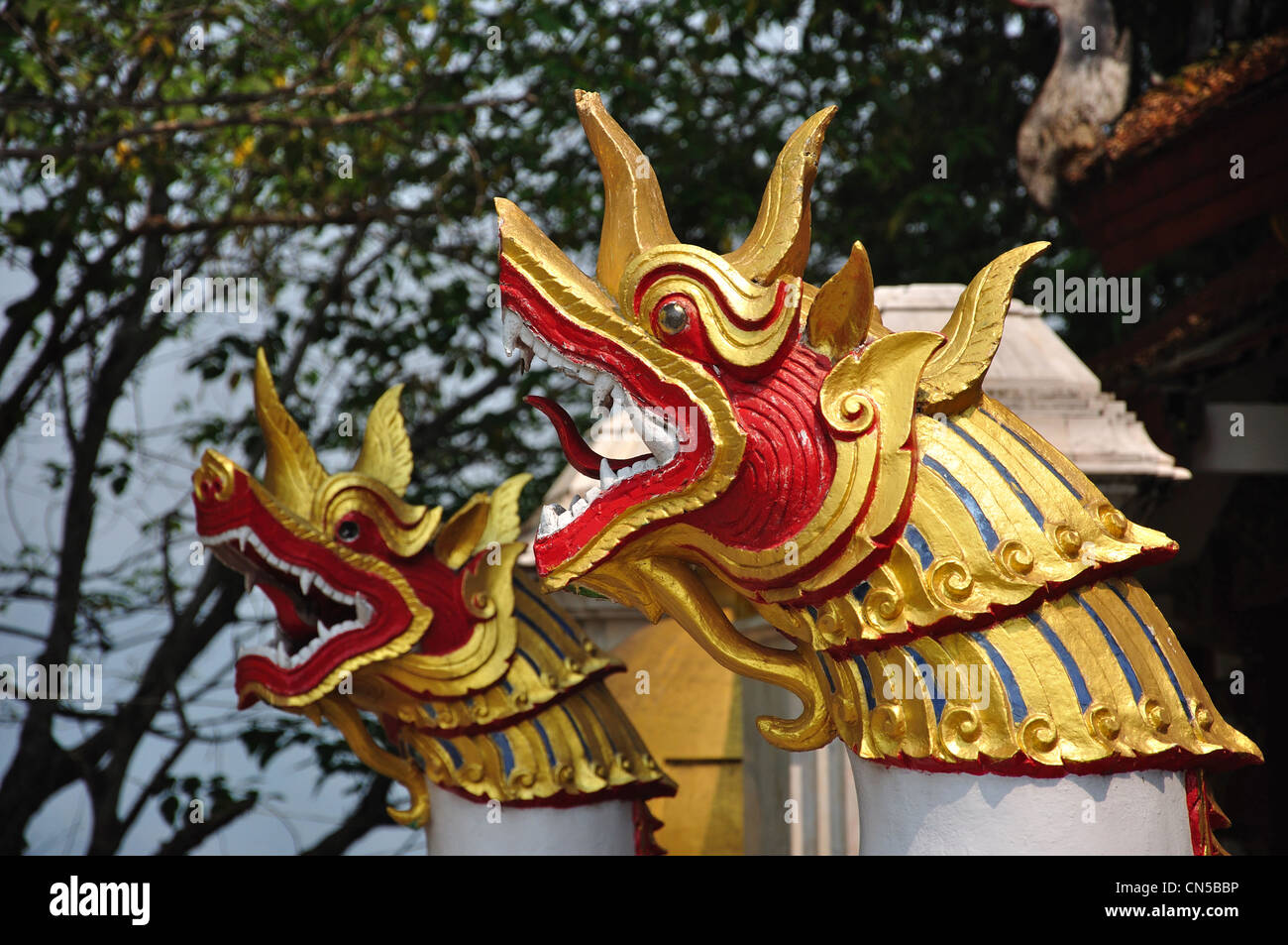 Le teste di Wat Phrathat Doi Suthep tempio buddista, il Doi Suthep, Chiang Mai e Chiang Mai Provincia, Thailandia Foto Stock