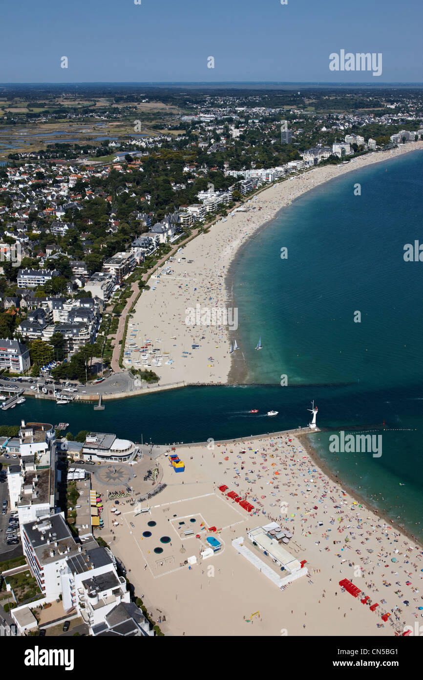 Francia, Loire Atlantique, Baie du Pouliguen, La Baule, Le Pouliguen (vista aerea) Foto Stock