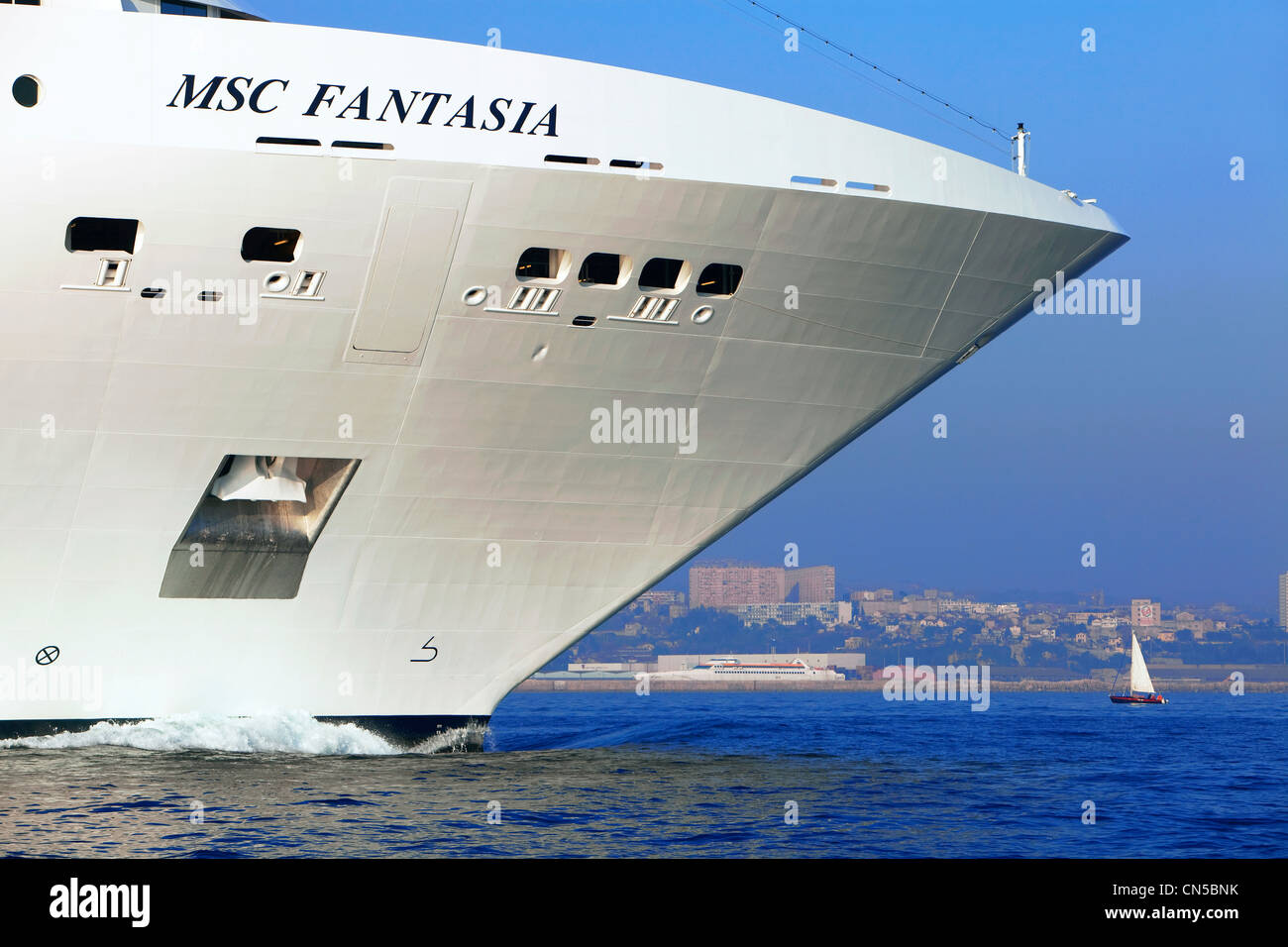 Francia, Bouches du Rhone, Marsiglia, partenza di MSC Fantasia nave da crociera Foto Stock