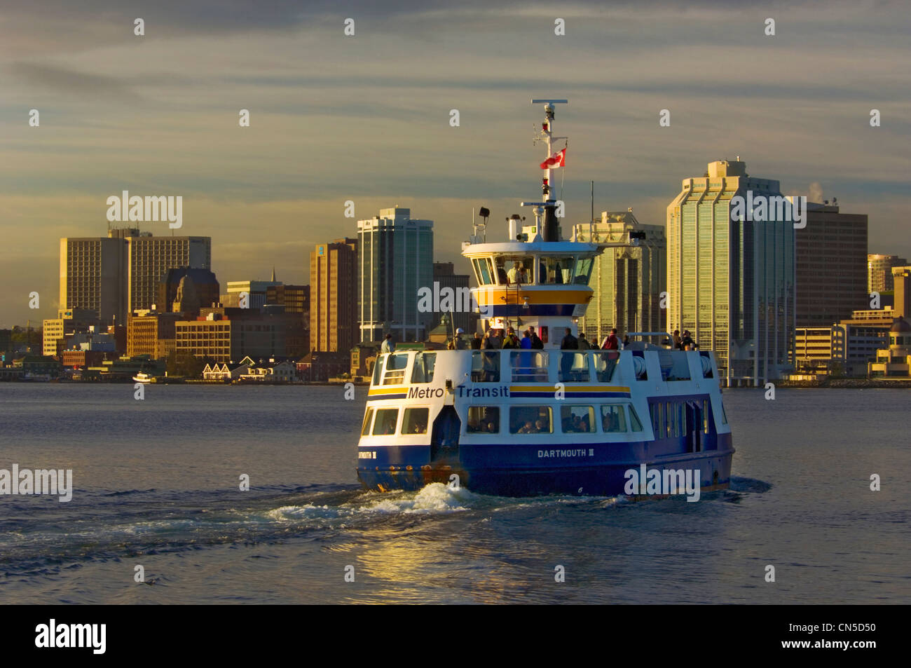 Per i passeggeri dei traghetti nel porto di foglie per Dartmouth Halifax, Nova Scotia Foto Stock