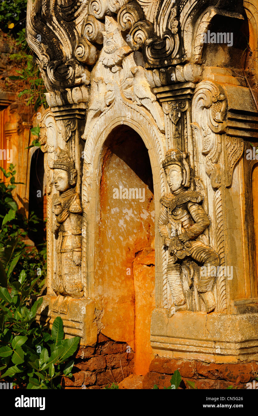 Myanmar (Birmania), Stato Shan, Lago Inle, Inthein o Indein, paya Shwe Inn Thein, gruppo di stupa risalenti al XVII e il XVIII secolo Foto Stock
