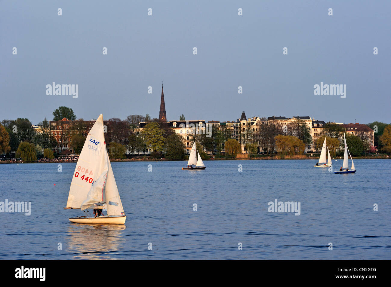 Germania, Amburgo, capitale verde europea 2011, 15% della città è coperto con aree verdi, Alsterpark, il lago Aussenalster Foto Stock