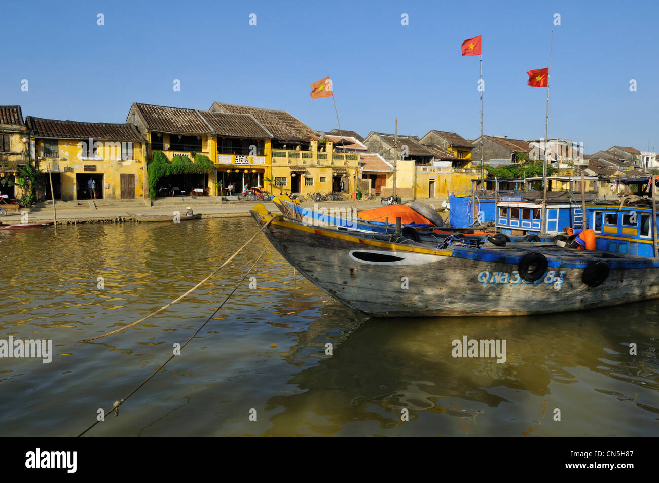 Il Vietnam, Quang Nam Provincia, Hoi An, Città Vecchia, elencati come patrimonio mondiale dall' UNESCO, il barcaiolo su Thu Bon River Foto Stock