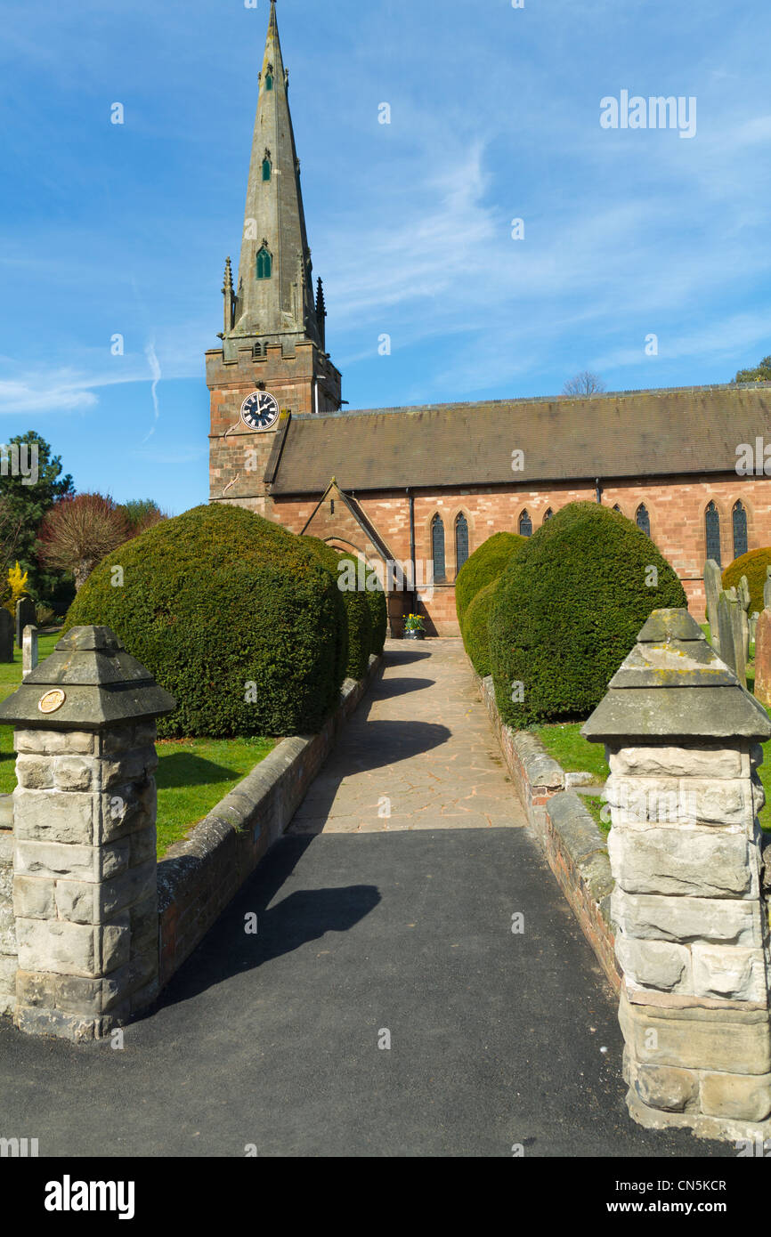 San Benedetto Biscop chiesa nel villaggio di Wombourne Staffordshire Foto Stock