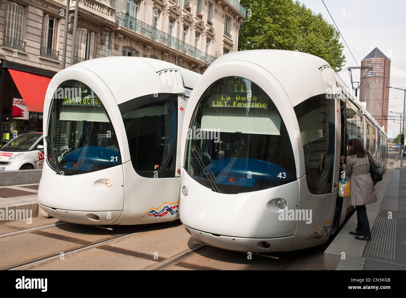 Francia, Rhone, Lione, la linea del tram 1 o T1 aperto nel 2001 tra il campus de La Doua a Villeurbanne e Lyon Perrache stazione Foto Stock