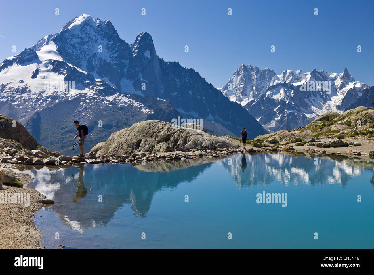 Francia, Haute Savoie, Chamonix Mont Blanc, Lac Blanc (2352m) nella Riserva Naturelle Nationale des Aiguilles Rouges (Aiguilles Foto Stock