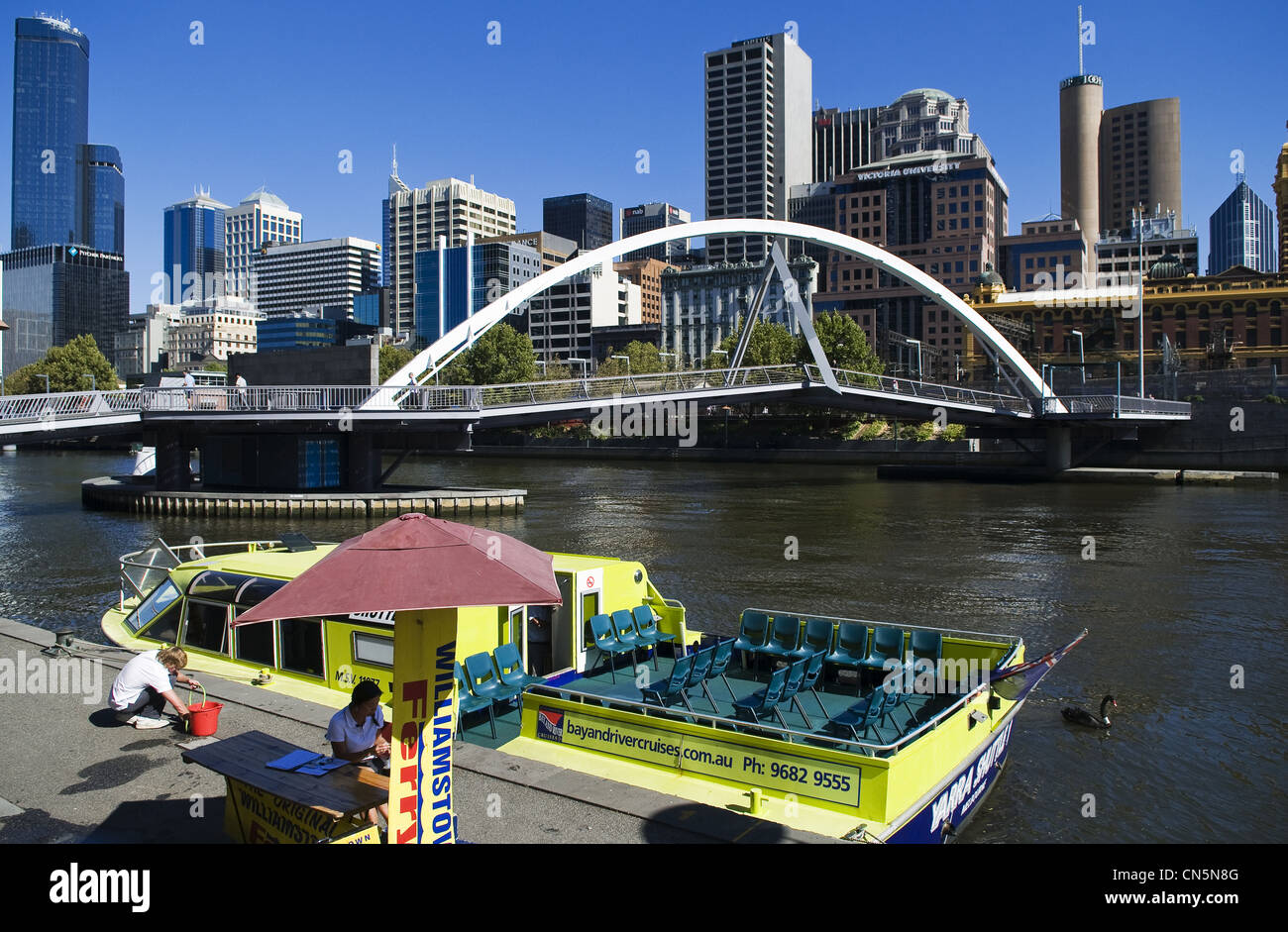 Australia, Vicoria, Melbourne, Southbank lato dock, crociere in barca sul fiume Yarra Foto Stock