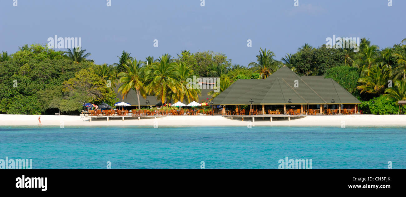 Maldive, North Male Atoll, Lankanfinolhu Island Paradise Island Resort e hotel di spiaggia di sabbia bianca, il bar e il ristorante sul Foto Stock