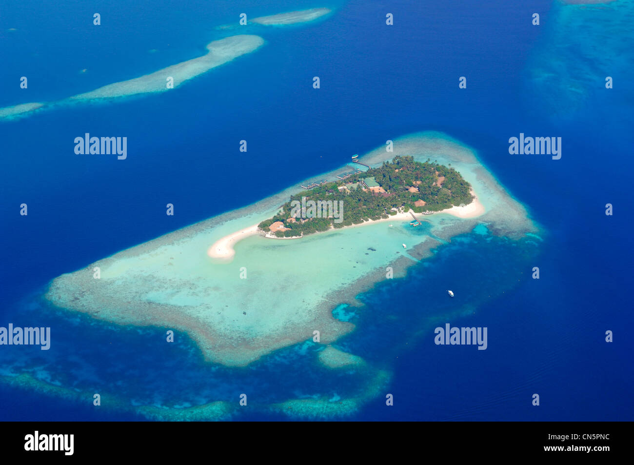 Maldive, South Male Atoll, Emboodhu Finolhu Island, Embudu Village Hotel (vista aerea) Foto Stock