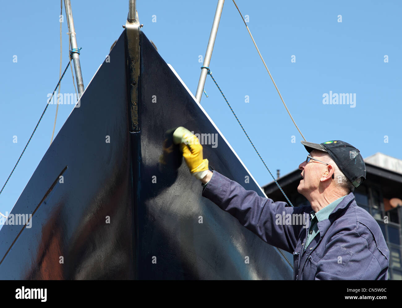 Barca per lucidare immagini e fotografie stock ad alta risoluzione - Alamy