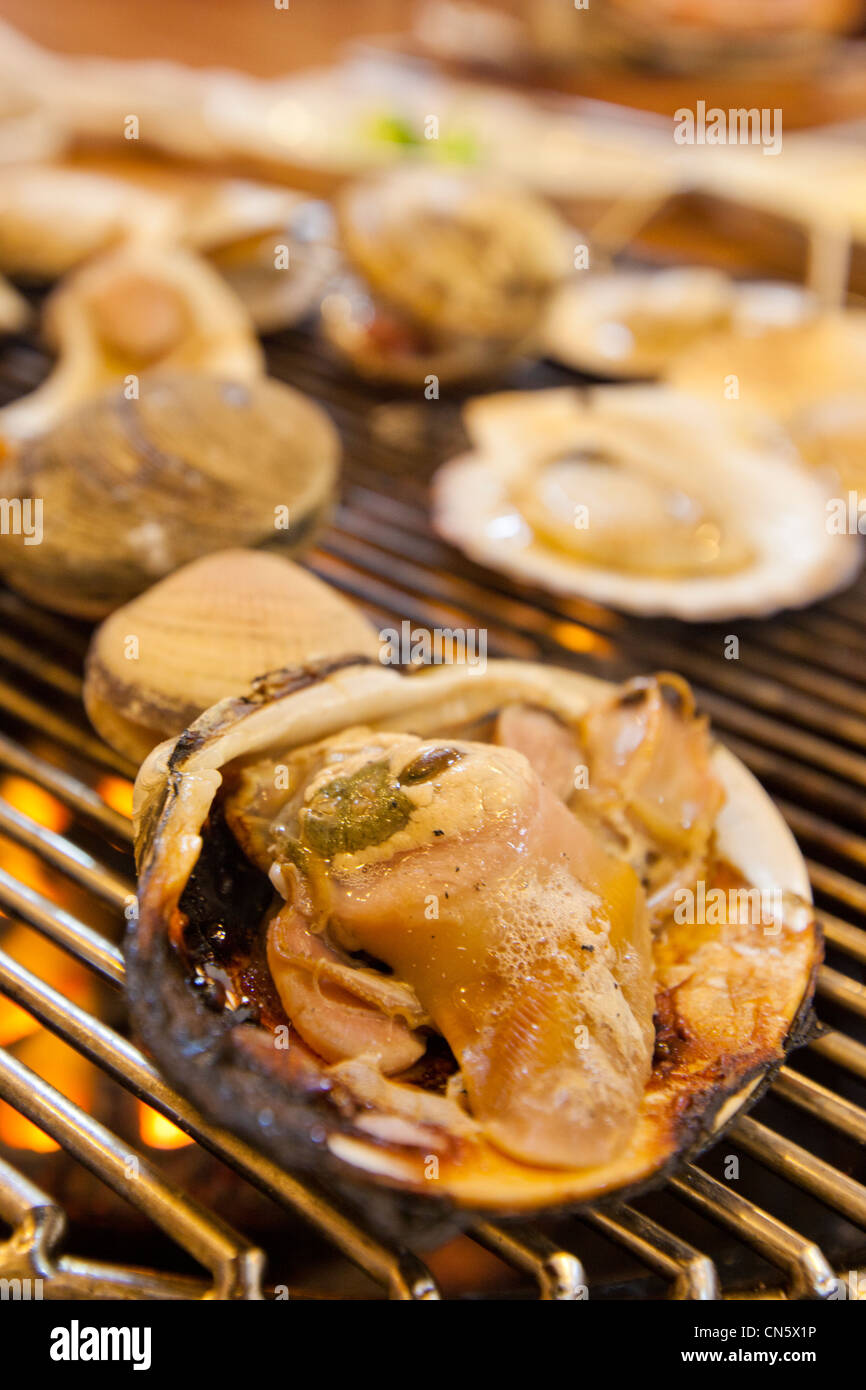 Corea del Sud, Incheon Metropolitan City, dettaglio di capesante grigliate Foto Stock