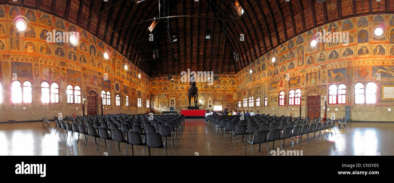 Europa Italia Veneto Padova Padova Palazzo della Ragione, Hall della ragione in Piazza delle Erbe Foto Stock