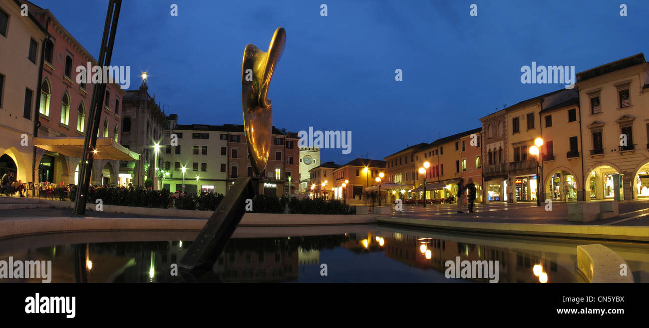 Europa Italia Veneto Mestre piazza Erminio Piazza Ferretto crepuscolo Foto Stock