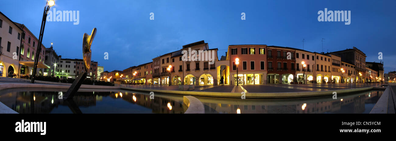 Europa Italia Veneto Mestre piazza Erminio Piazza Ferretto crepuscolo Foto Stock