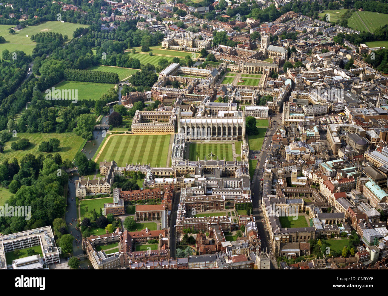 Vista aerea di Cambridge, mostrando il Kings College e il fiume Cam Foto Stock