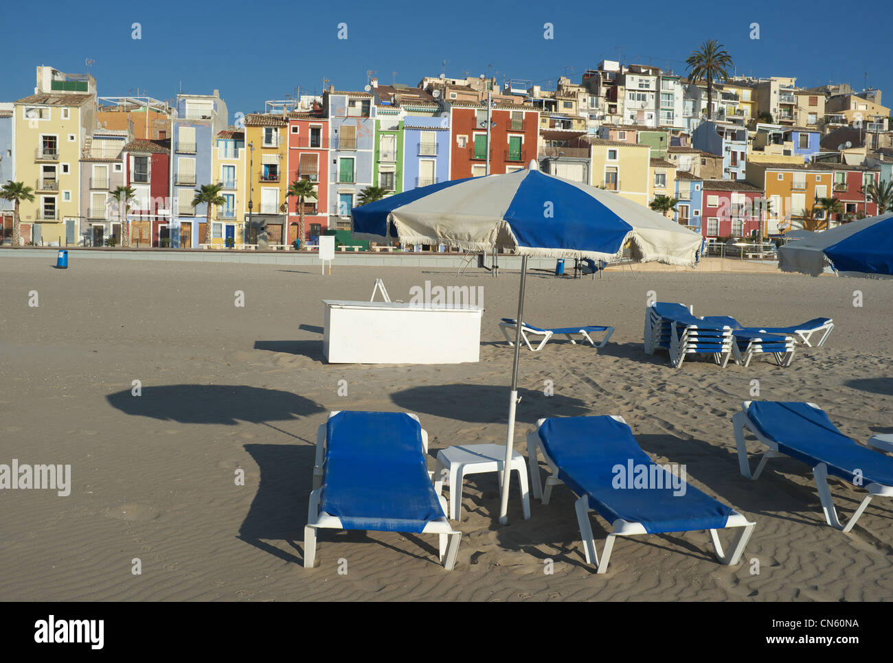 Mediterraneo beach resort pronto per l'estate Foto Stock