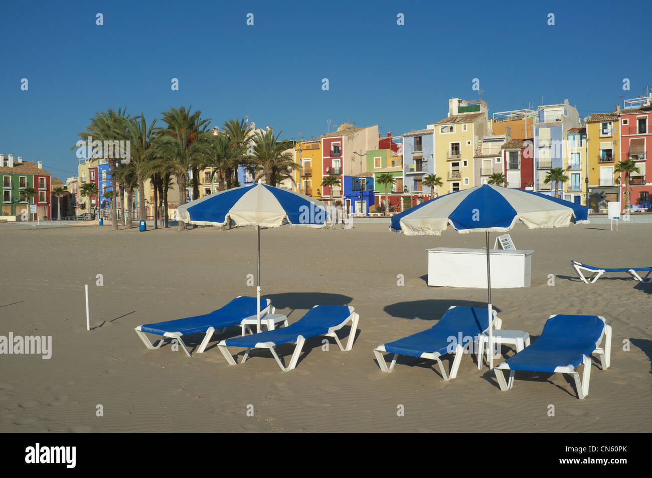 Spiaggia del Resort ottenere pronto per l'estate Foto Stock