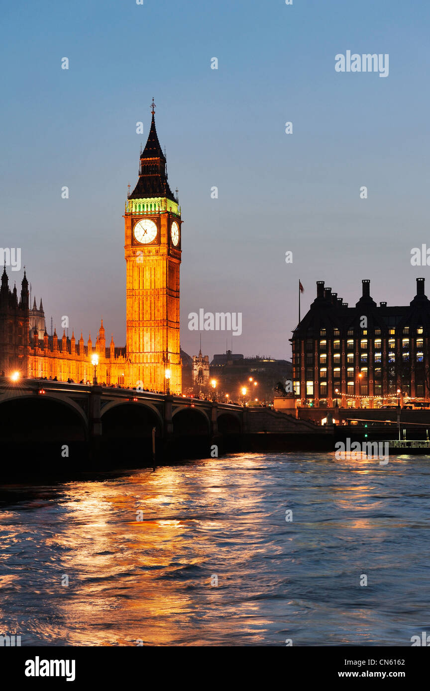 Il Big Ben e il Parlamento al crepuscolo Foto Stock