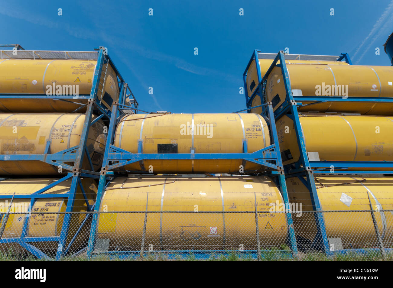 Impilate i contenitori di storage per il trasporto di liquidi alla rinfusa Foto Stock