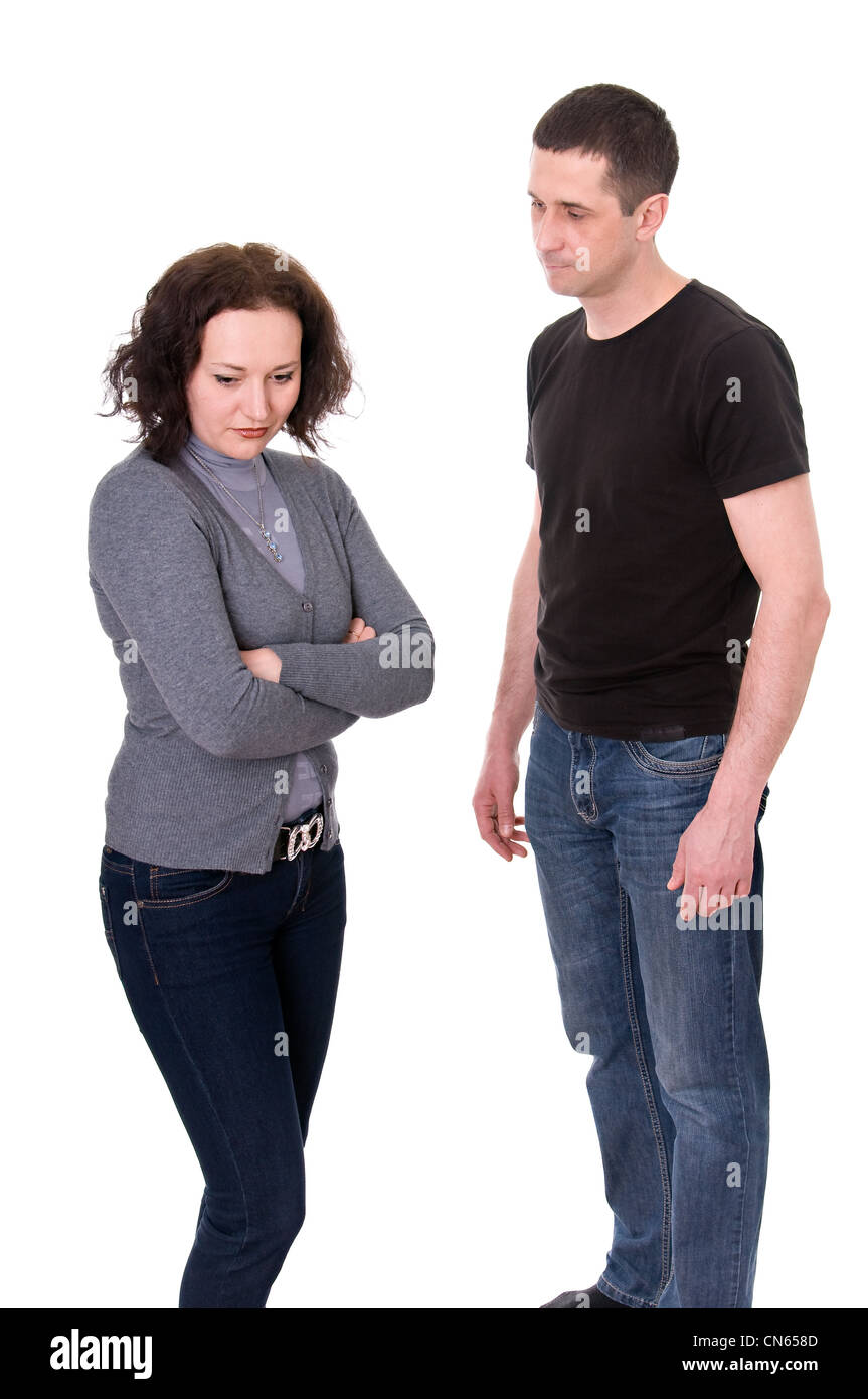 Marito e moglie litigano isolati su sfondo bianco Foto Stock
