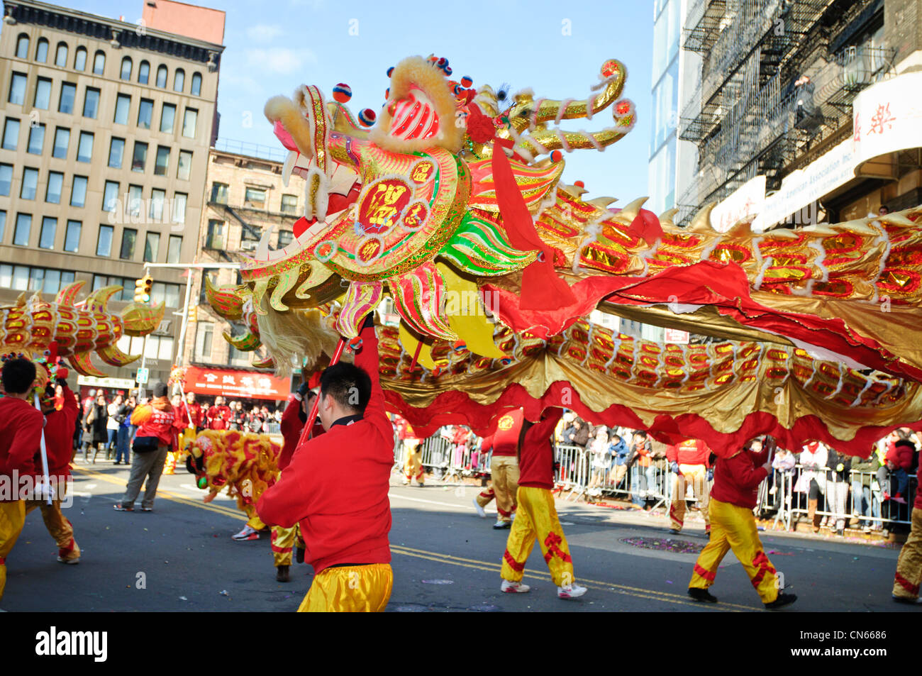 Un drago nel nuovo anno cinese Parade, NYC, 6 febbraio 2011. Foto Stock