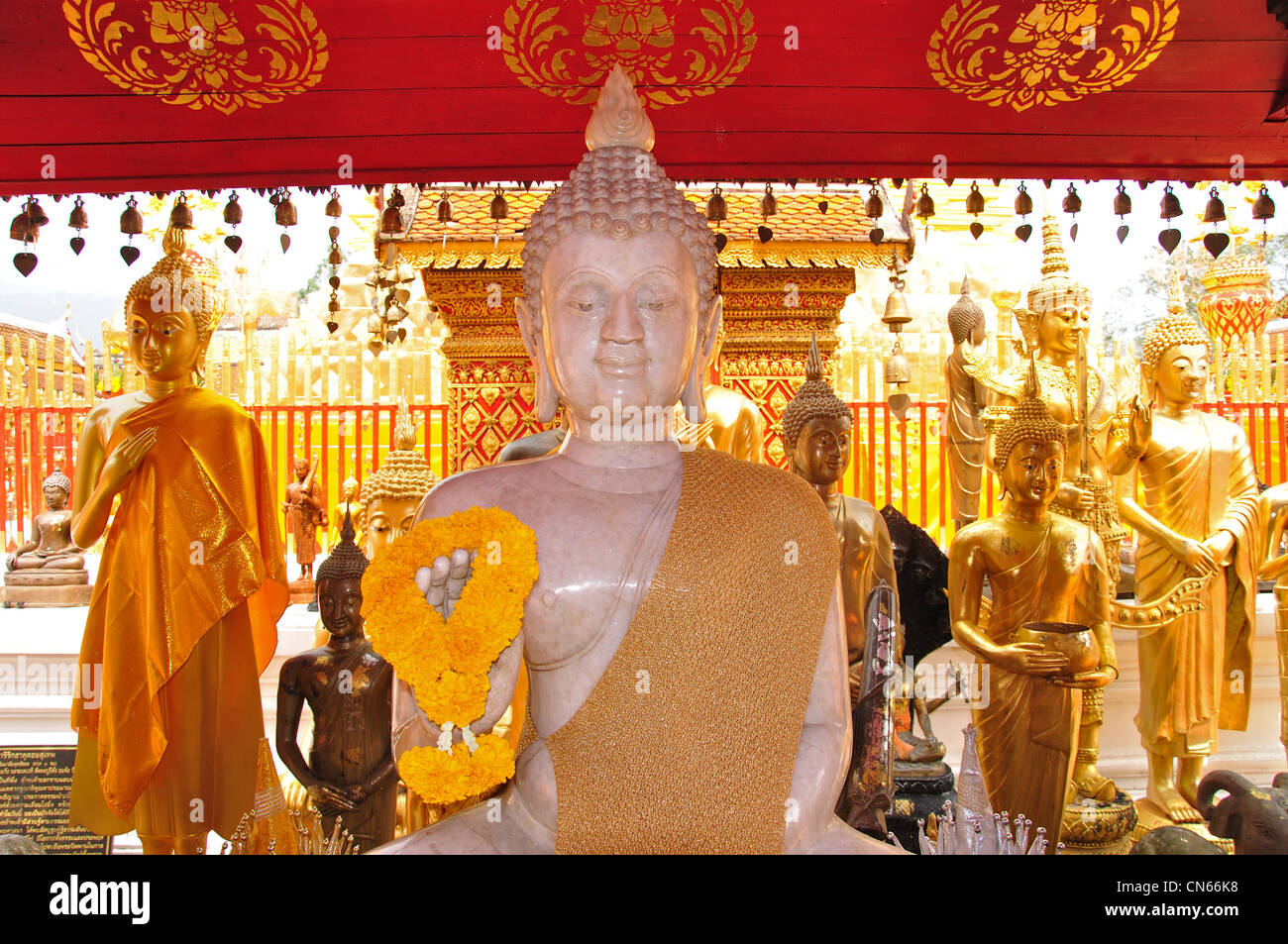 Statue di Buddha a Wat Phrathat Doi Suthep tempio buddista, il Doi Suthep, Chiang Mai e Chiang Mai Provincia, Thailandia Foto Stock