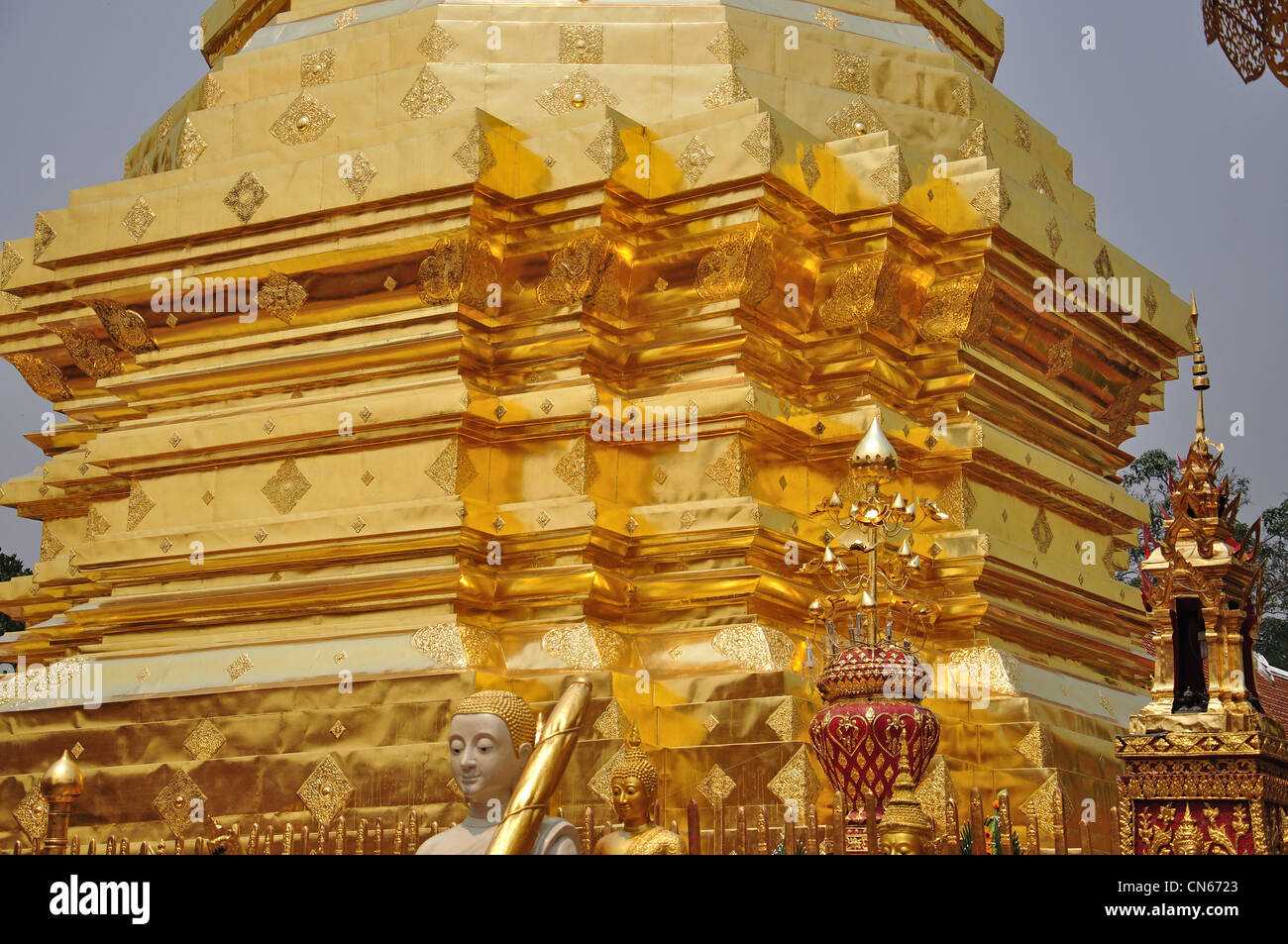Golden chedi a Wat Phrathat Doi Suthep tempio buddista, il Doi Suthep, Chiang Mai e Chiang Mai Provincia, Thailandia Foto Stock